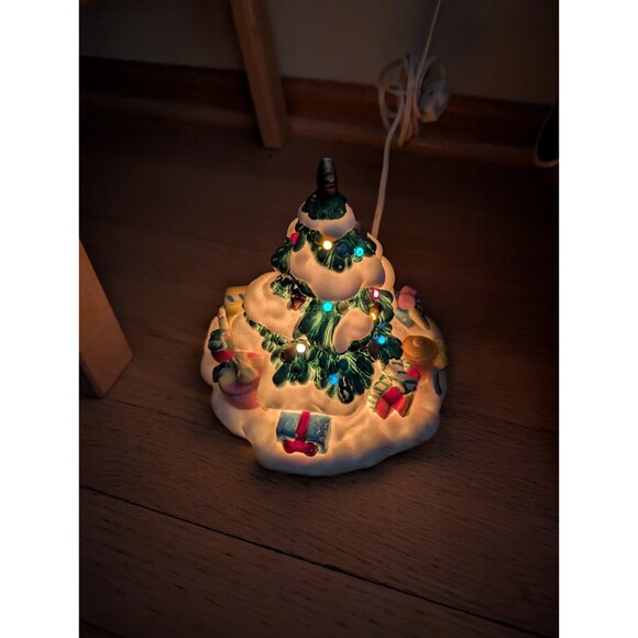 Disney Winnie the Pooh Porcelain Lighted Snowy Christmas Tree Vintage Works - Picture 11 of 13